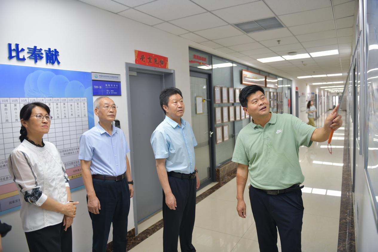 甘肃省政协教科卫体委员会副主任李金田、巩炜一行来所调研